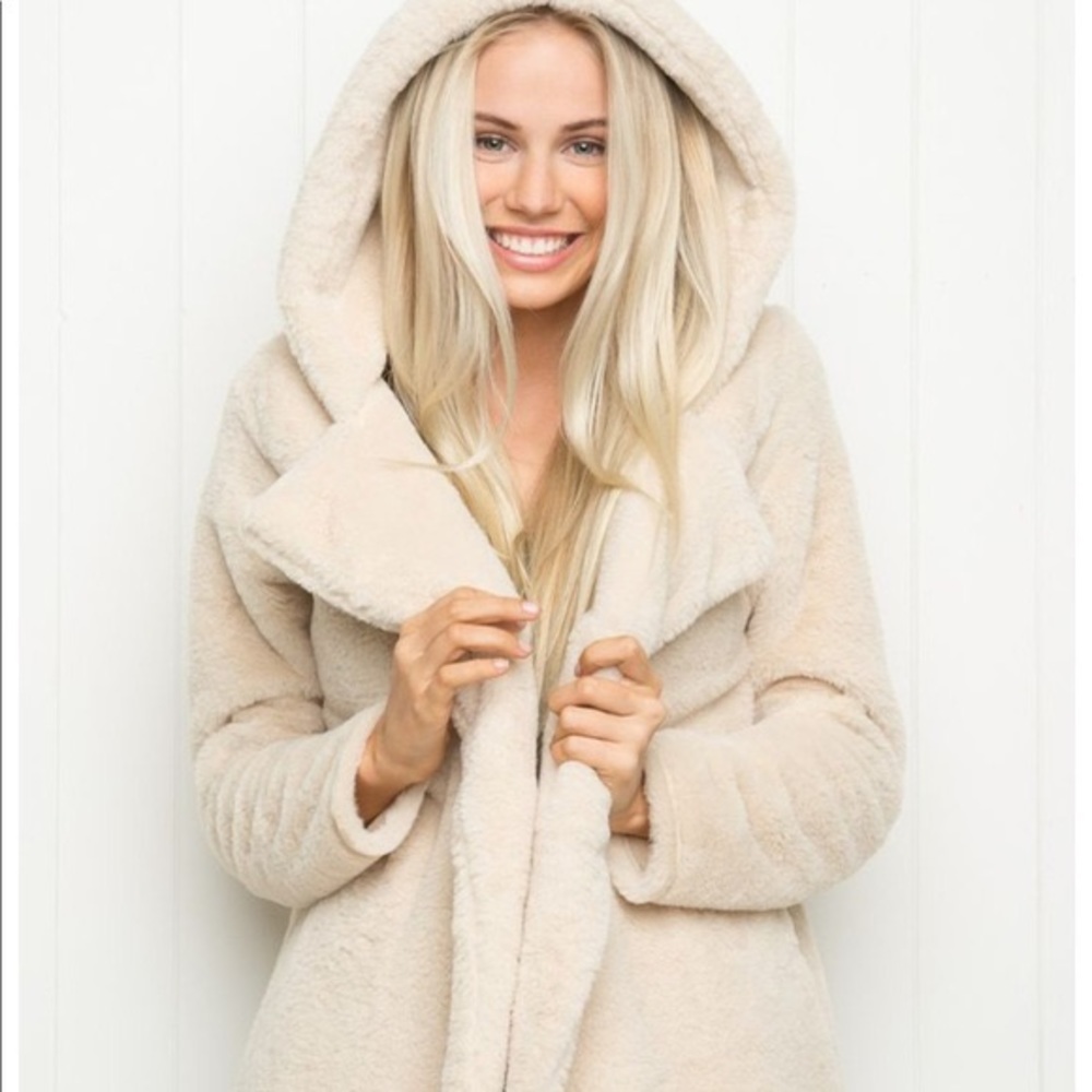 Brandy Melville Sandra Fur Coat